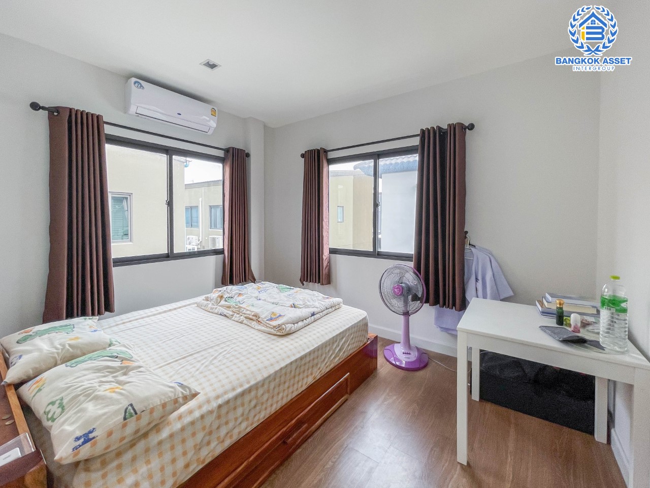 *****บ้านแฝดมือสอง ม.เวนิว ติวานนท์-รังสิต หลังมุม เนื้อที่ 43.5 ตร.ว. บ้านสวยตกแต่งพร้อมอยู่ ฟังก์ชัน 3 ห้องนอน 3 ห้องน้ำ จอดรถได้ 2 คัน แถมเครื่องปรับอากาศ 3 เครื่อง ต่อเติมบิ้วท์อินครัวเคาน์เตอร์พร้อมใช้งาน ทำเลดี ใกล้รถไฟฟ้าสายสีแดง "สถานีรังสิต", ทางด่วน "ศรีสมาน" และ "ศรีรัช"